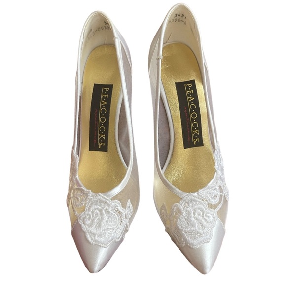 Chic Cream Heels with Floral Detail - Picture 6 of 13